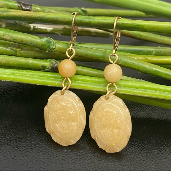 Vintage Carved Stone Mustard Cameo Drop Dangling Earrings - Picture 1 of 10